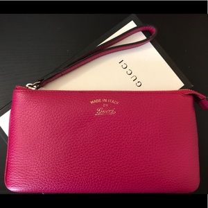 NEW Gucci Leather Fuschia / Pink Wristlet Wallet